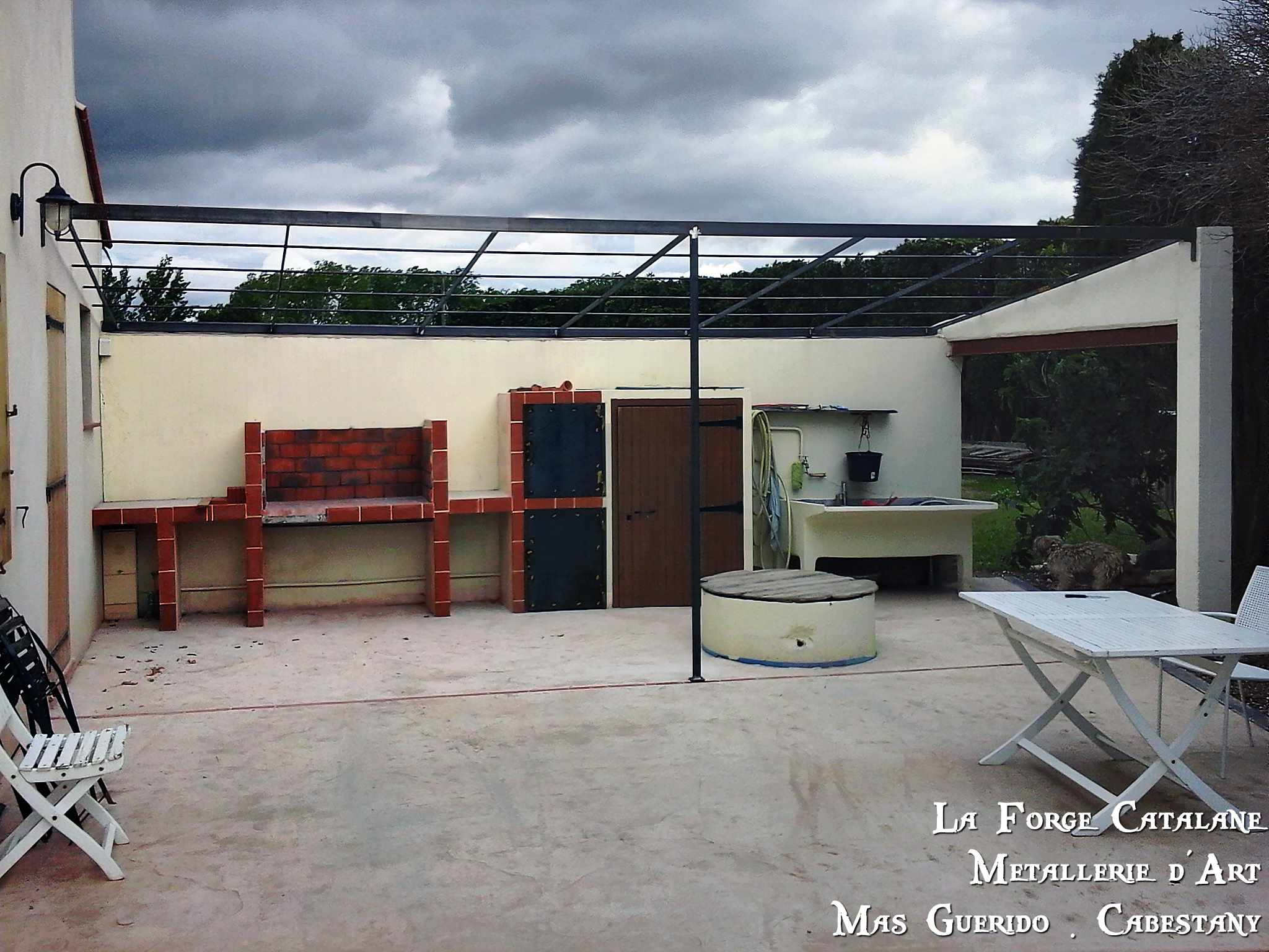 pergola toit plat filants rond forge catalane.jpg